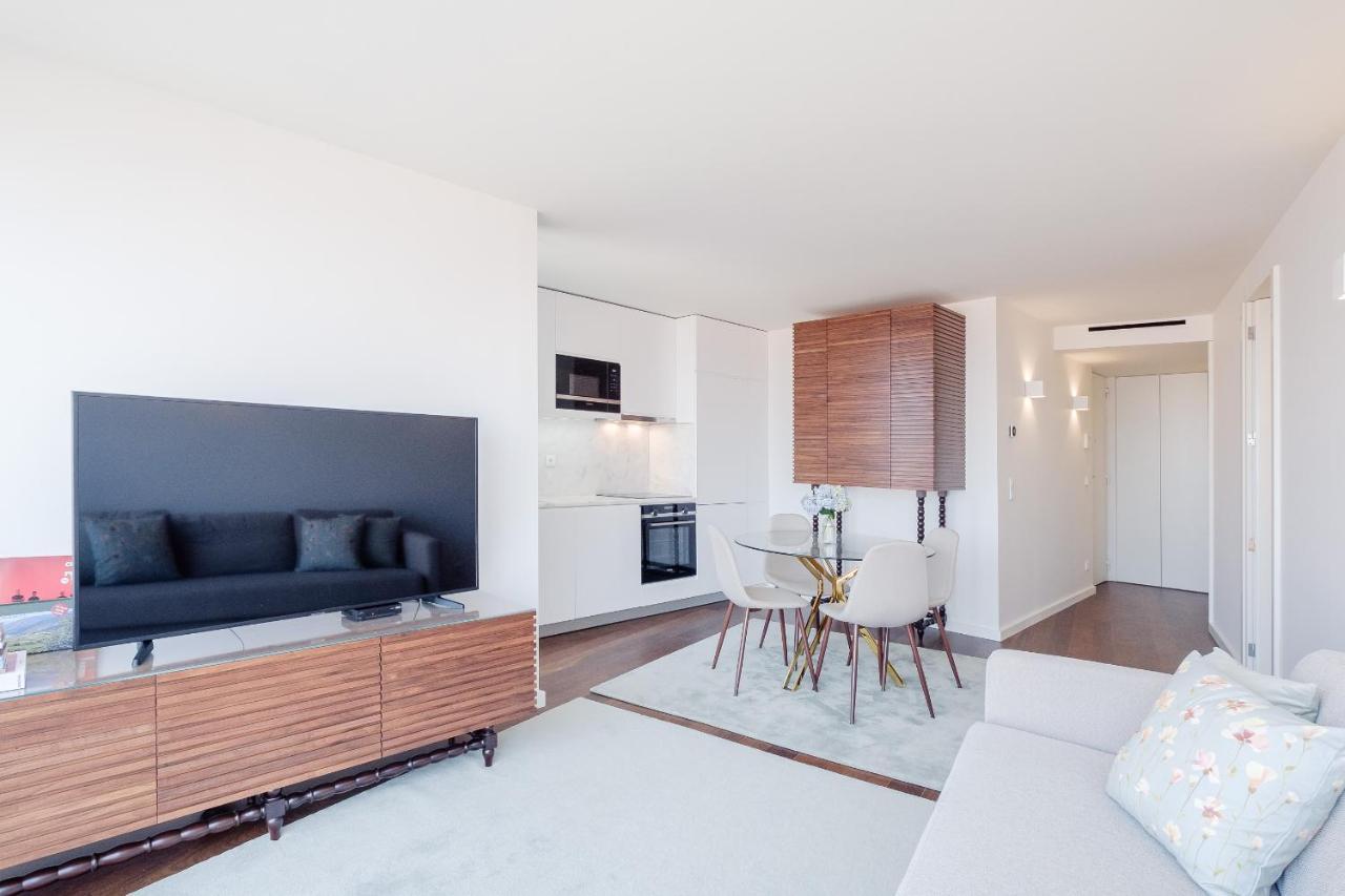 Boutique Rentals- Bliss By The Sea Apt- Ocean Views In Foz Beach 포르투 외부 사진